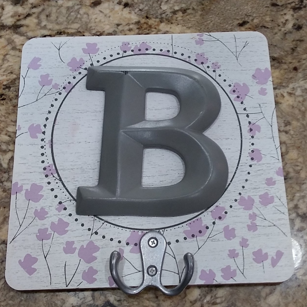Necklace hanger